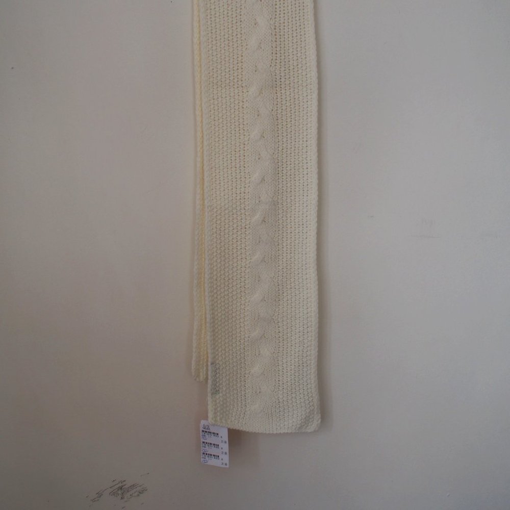 Cream knit scarf NWT